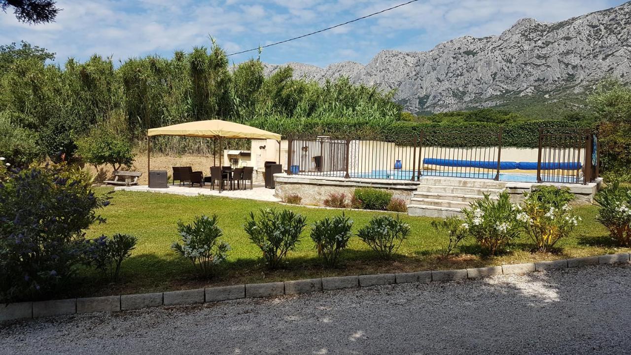 Studio Au Pied De La Ste Victoire Puyloubier Exterior photo